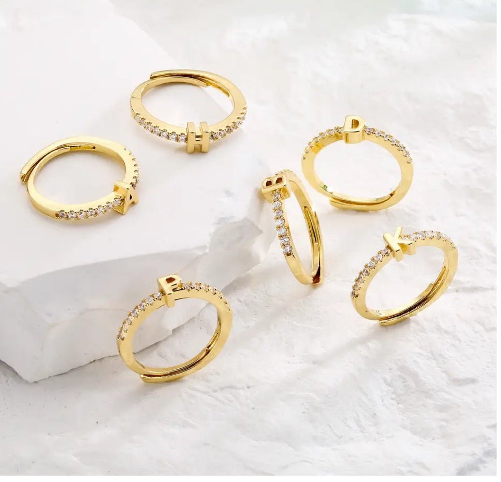 Bague Initiale Élégance Scintillante