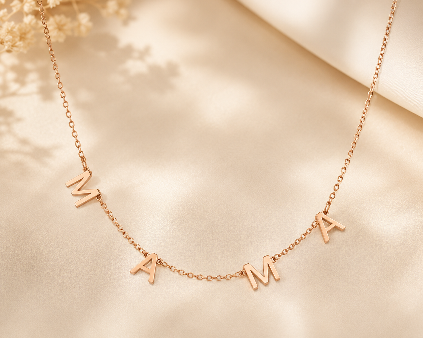 Collier MAMA – Un symbole d’amour à porter chaque jour