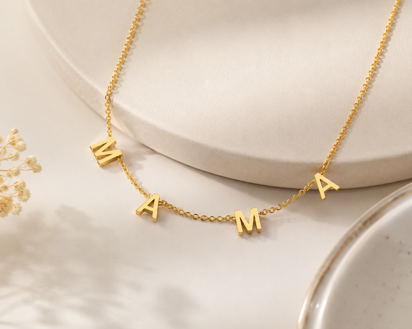 Collier MAMA – Un symbole d’amour à porter chaque jour
