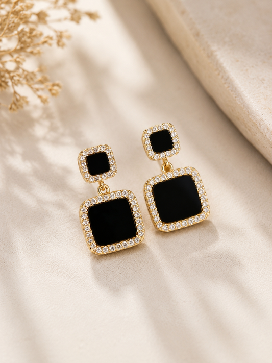 Boucles d’Oreilles Élégance Carrée Noire
