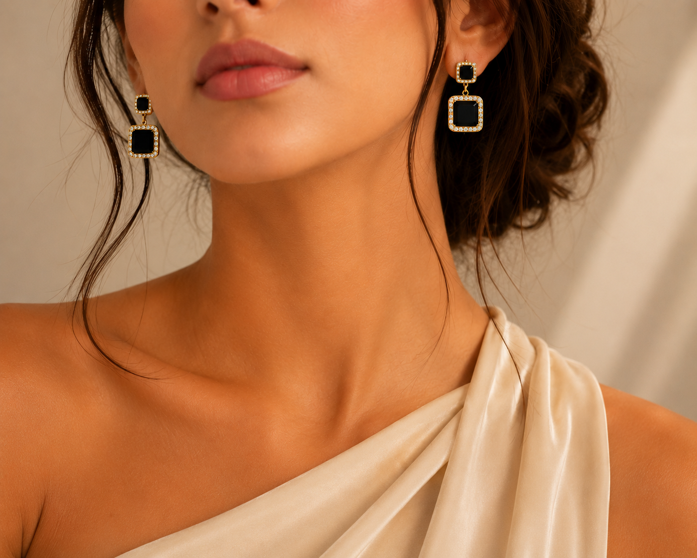 Boucles d’Oreilles Élégance Carrée Noire