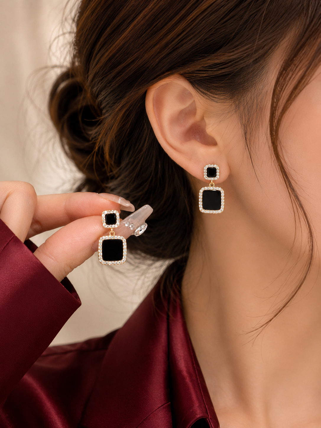 Boucles d’Oreilles Élégance Carrée Noire