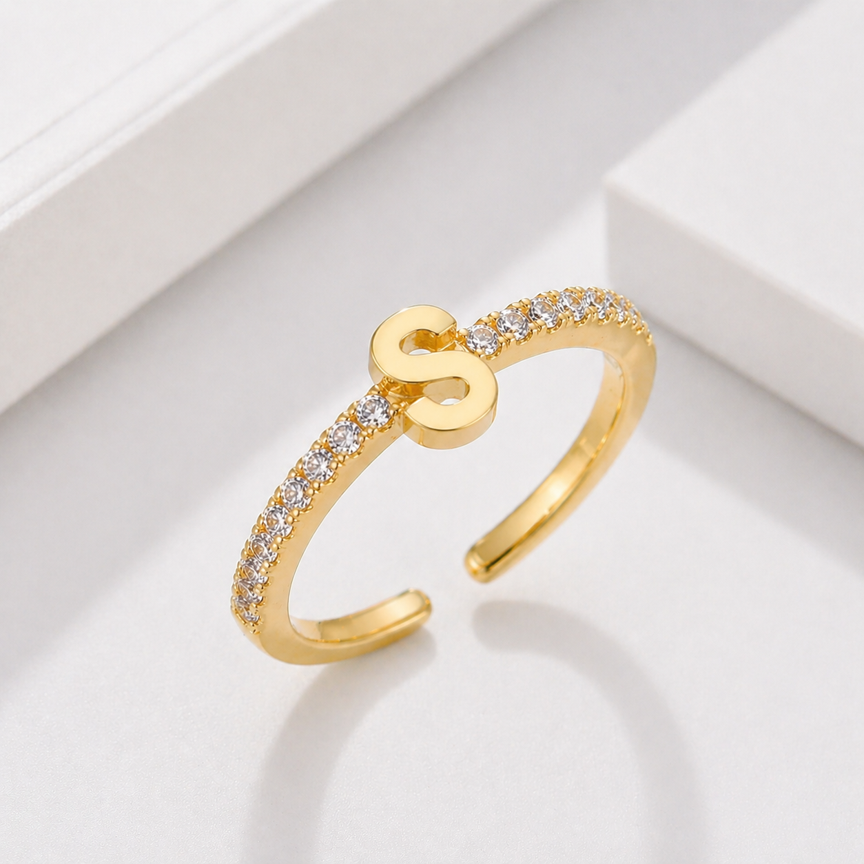 Bague Initiale Élégance Scintillante
