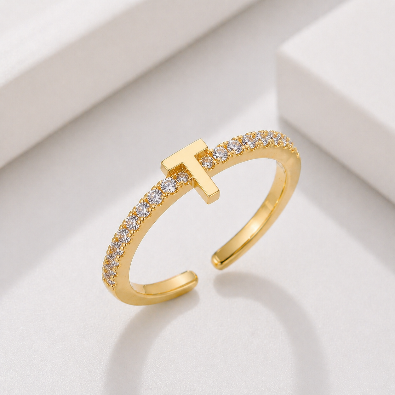 Bague Initiale Élégance Scintillante