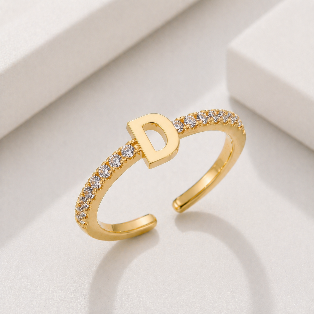 Bague Initiale Élégance Scintillante