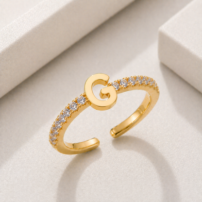 Bague Initiale Élégance Scintillante
