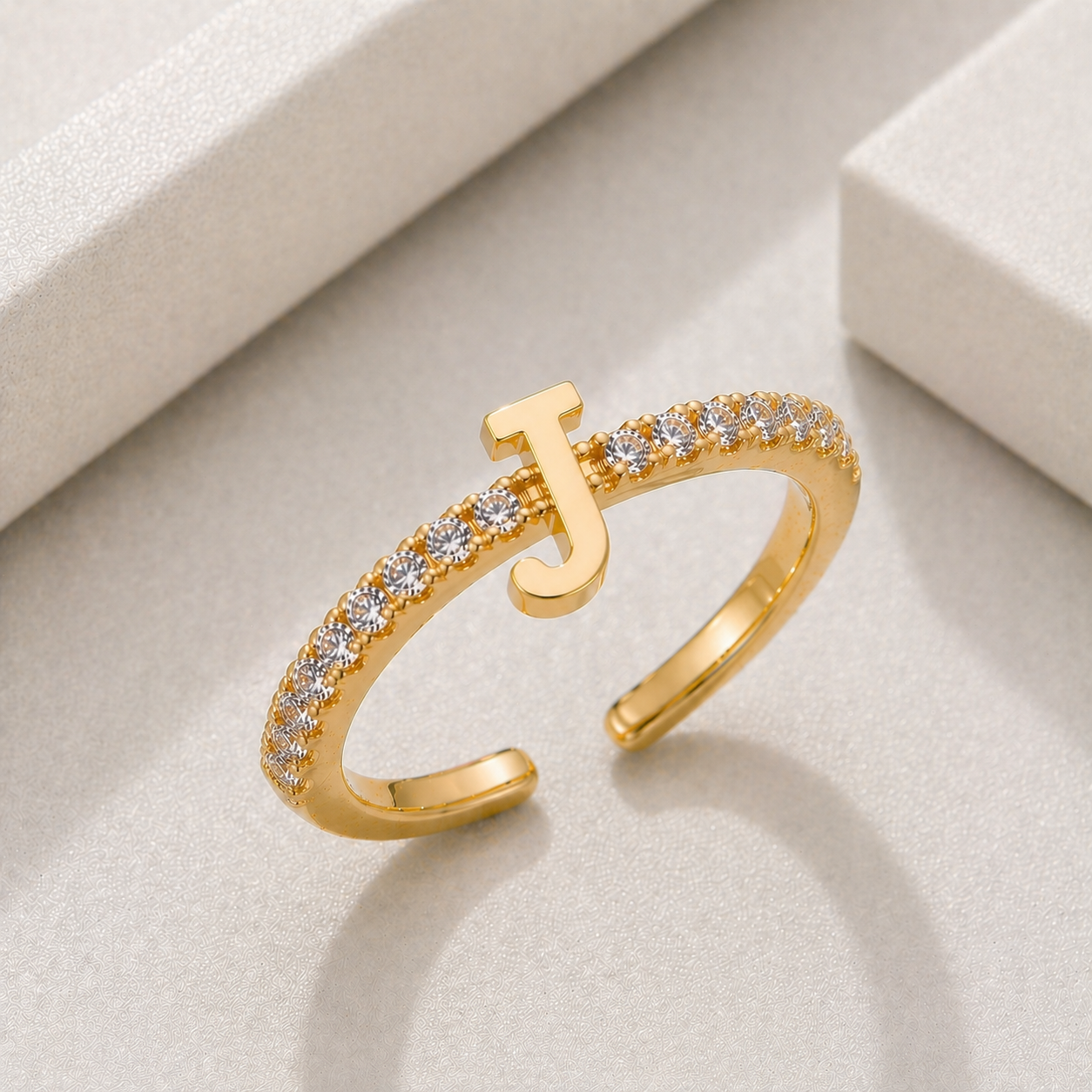 Bague Initiale Élégance Scintillante