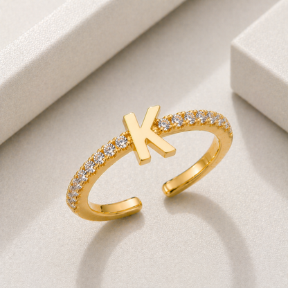 Bague Initiale Élégance Scintillante