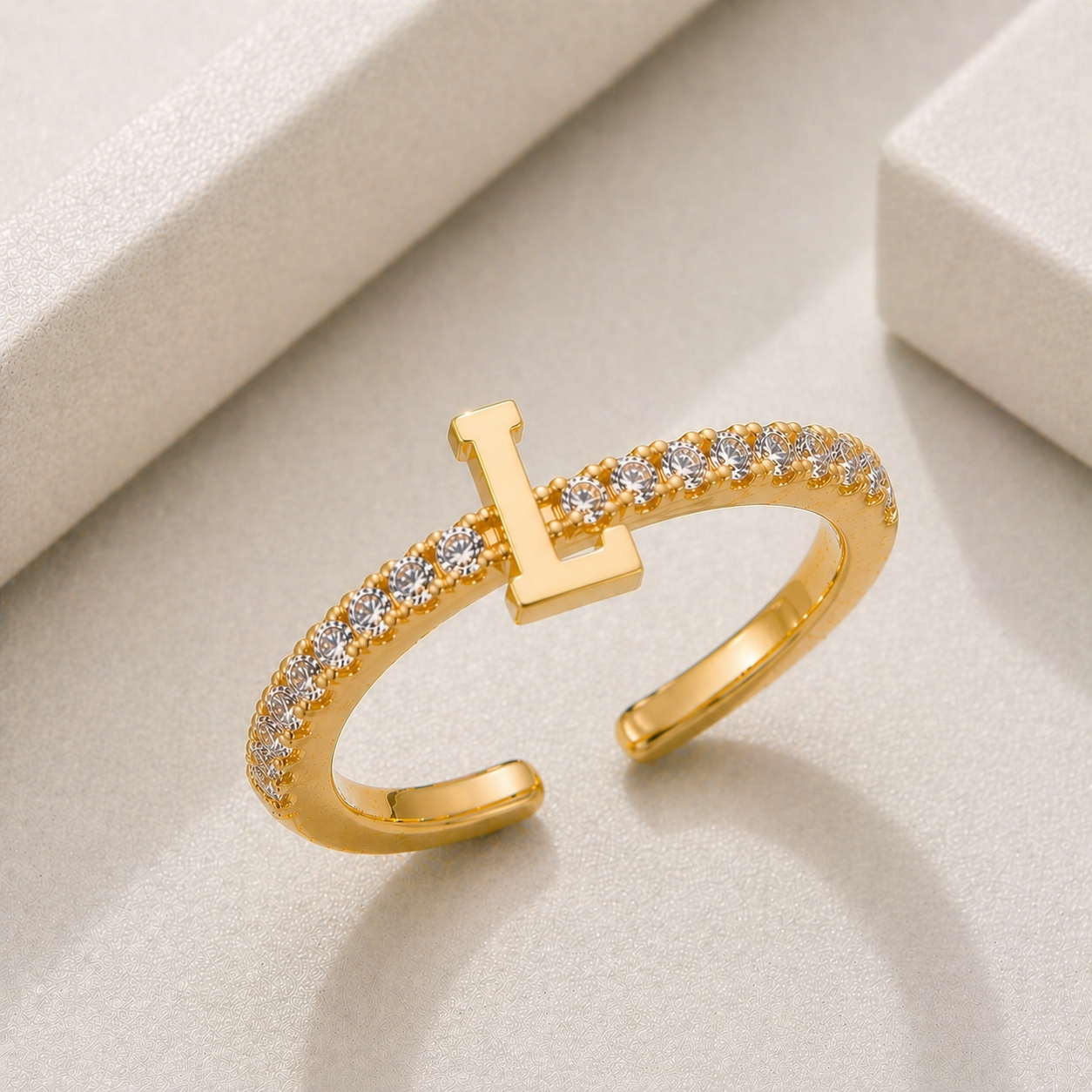 Bague Initiale Élégance Scintillante