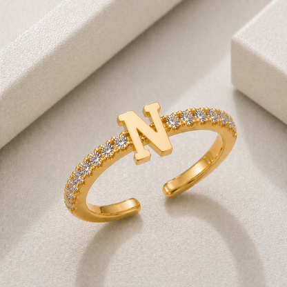 Bague Initiale Élégance Scintillante