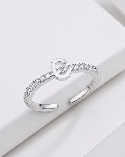 Bague Initiale Élégance Scintillante
