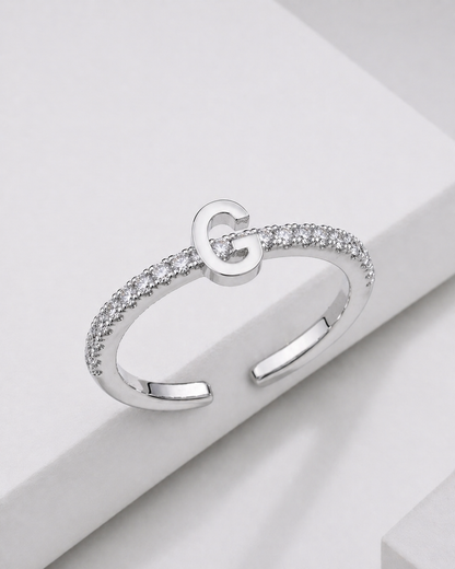 Bague Initiale Élégance Scintillante