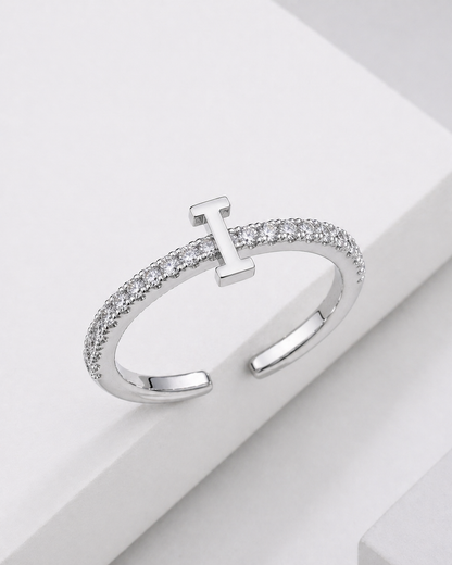 Bague Initiale Élégance Scintillante