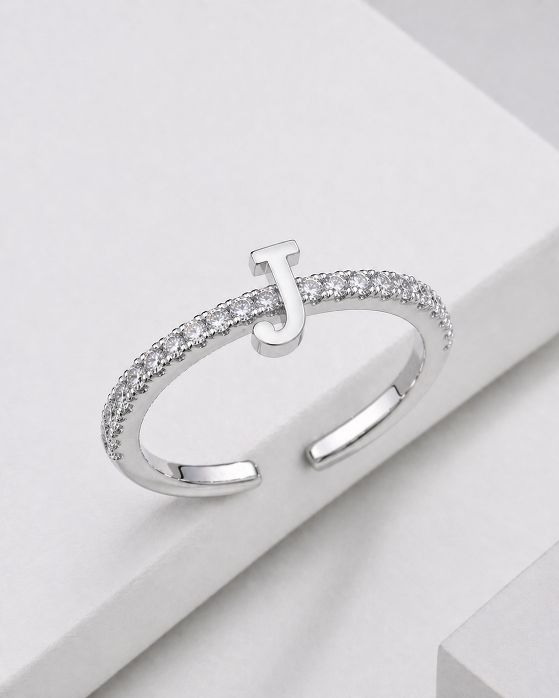 Bague Initiale Élégance Scintillante