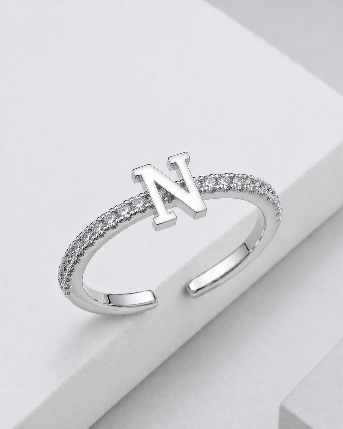 Bague Initiale Élégance Scintillante