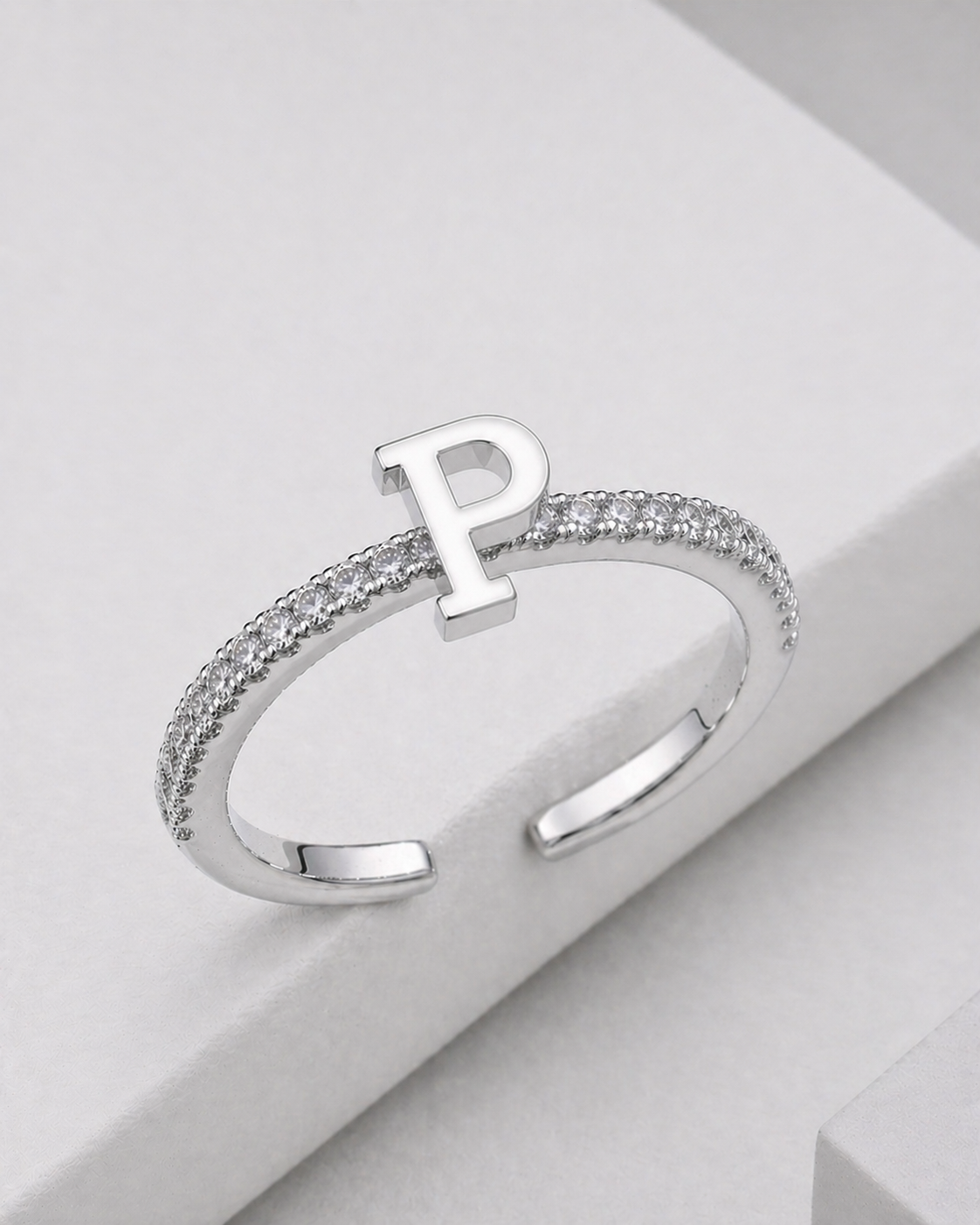 Bague Initiale Élégance Scintillante