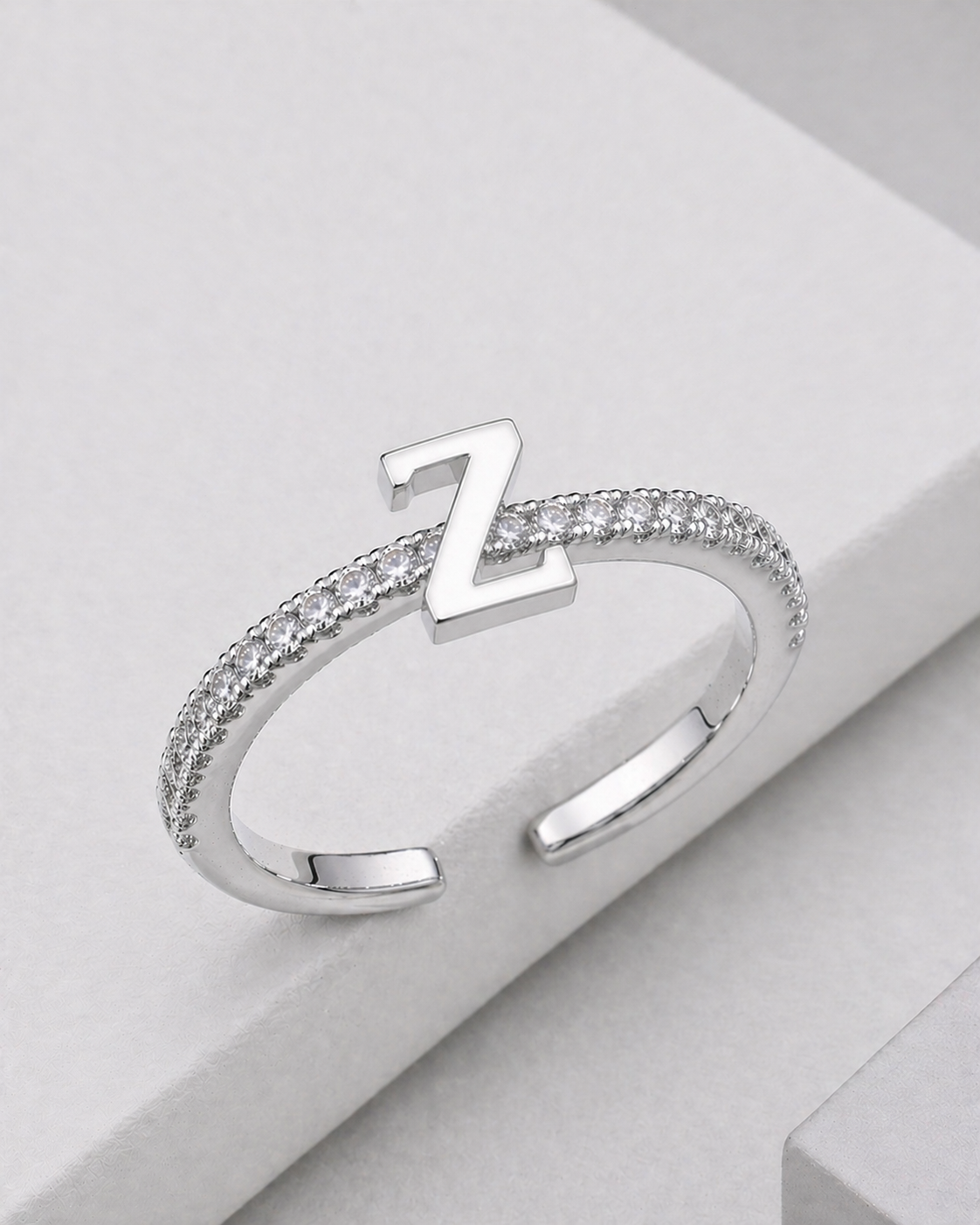 Bague Initiale Élégance Scintillante