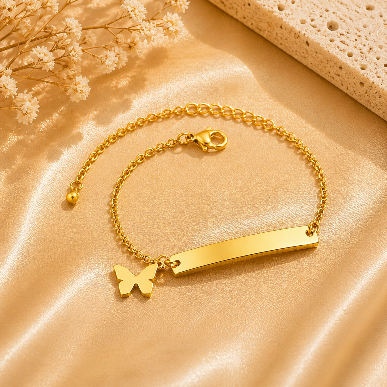 Bracelet Plaque Doré – Charm Élégant