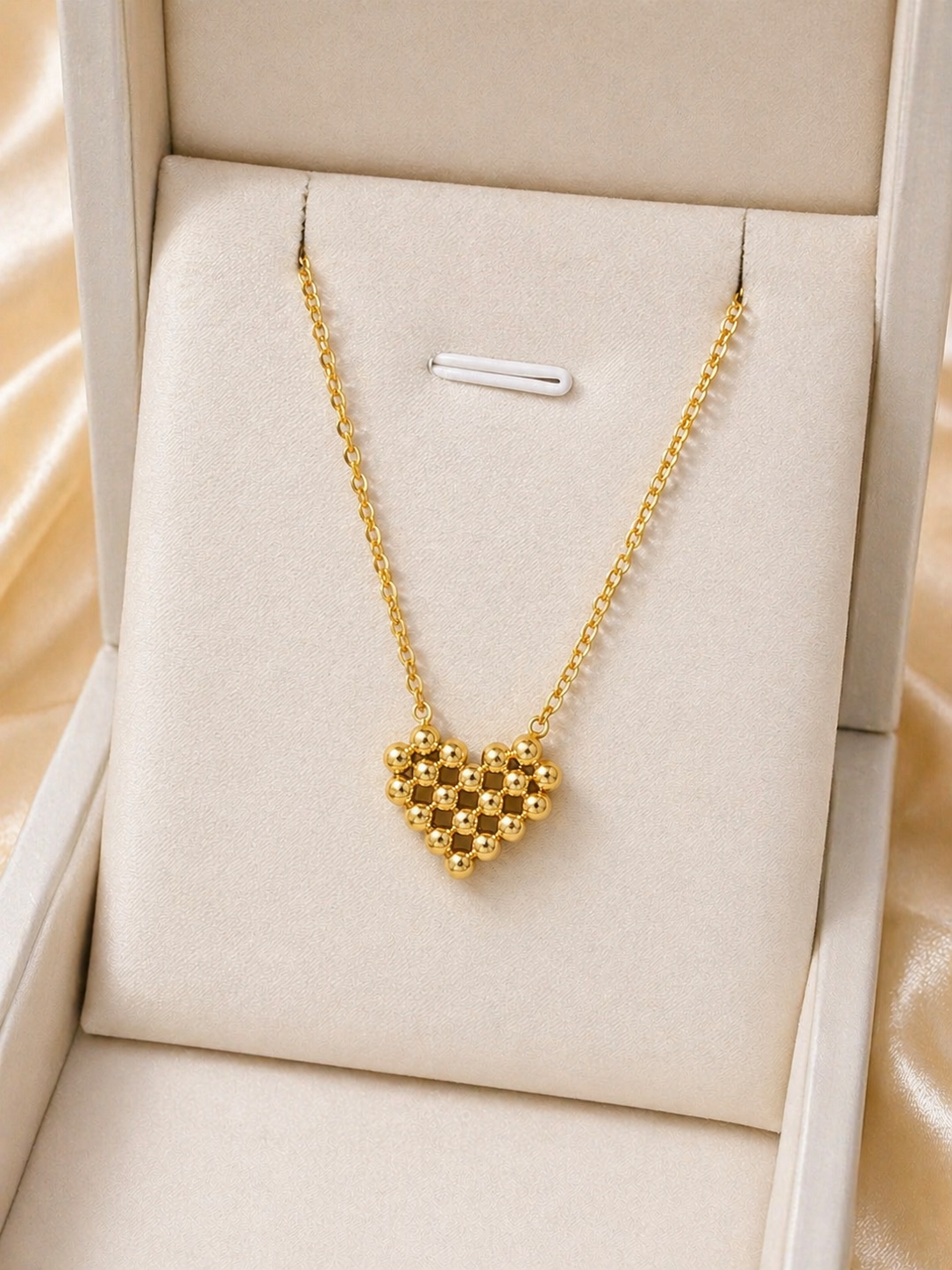 Collier Cœur Doré en Acier Inoxydable – Élégance Tendance