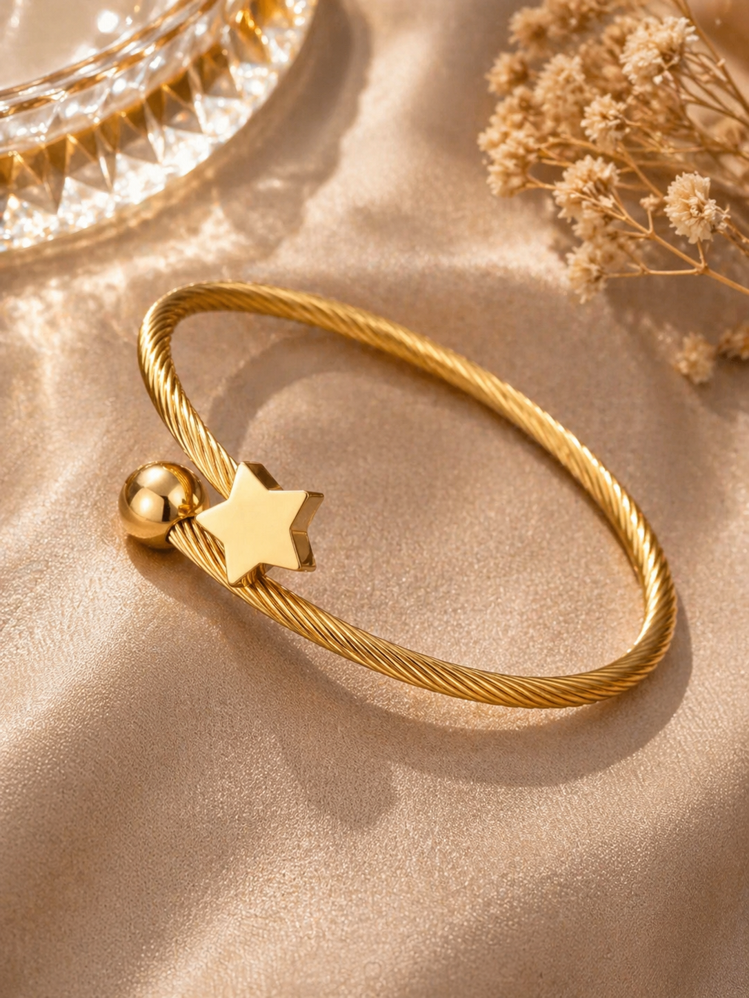 Bracelet Breloque Cœur Doré en Acier Inoxydable – Élégance Féminine