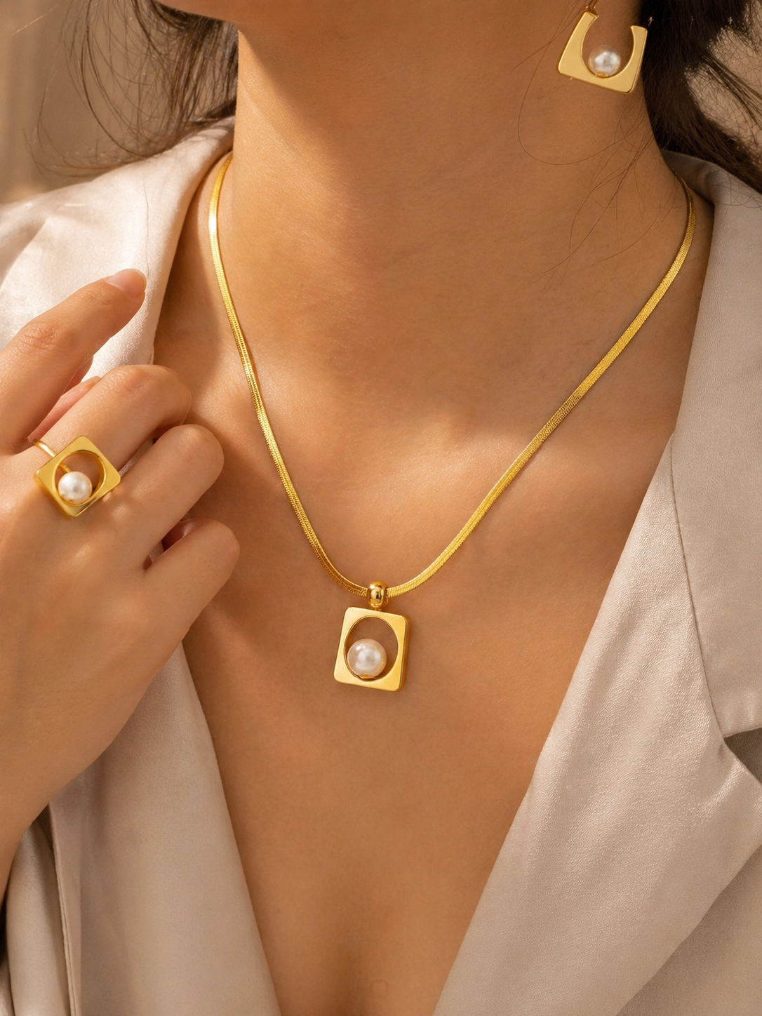Parure Bijoux Dorée en Acier Inoxydable – Collier, Boucles d’Oreilles, Bracelet et Bague