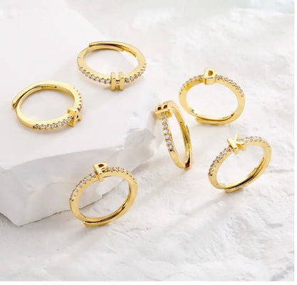Bague Initiale Élégance Scintillante
