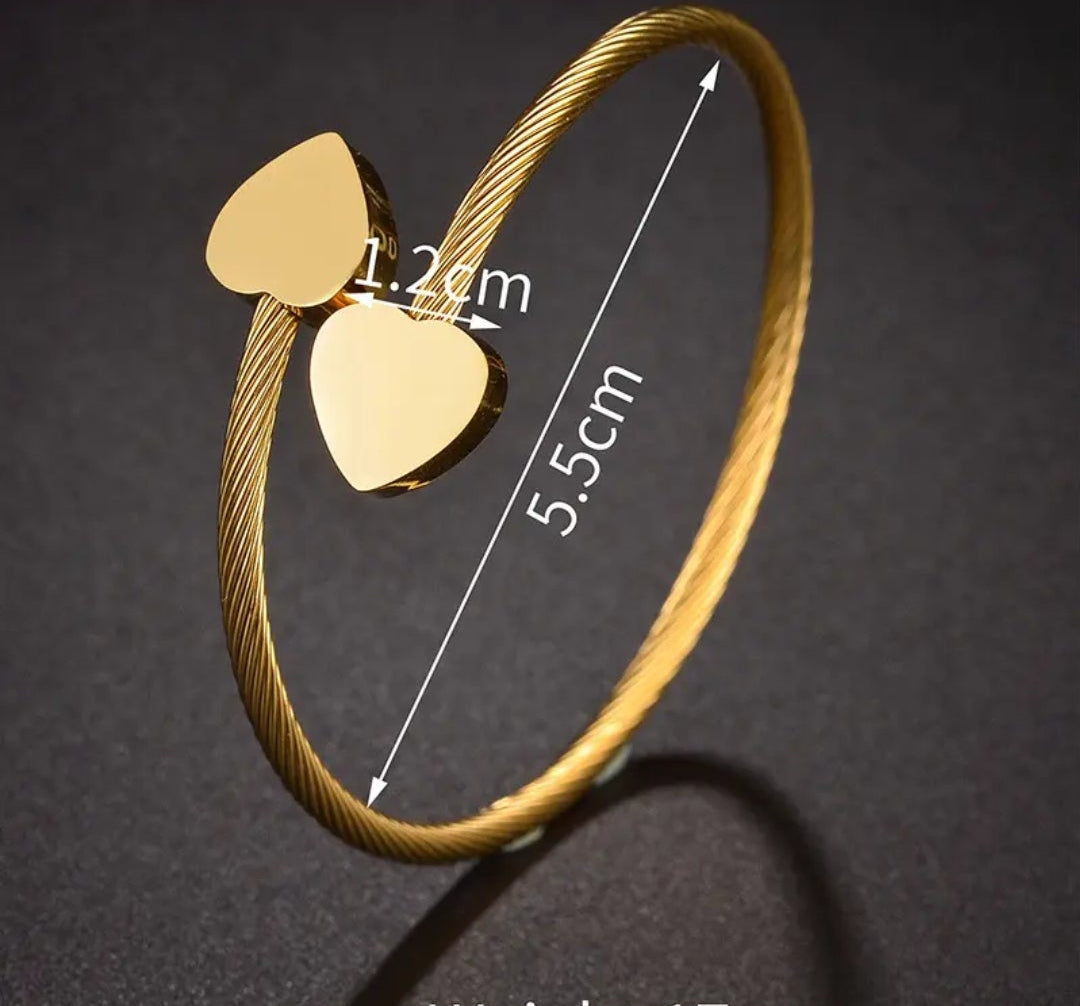 Bracelet Breloque Cœur Doré en Acier Inoxydable – Élégance Féminine