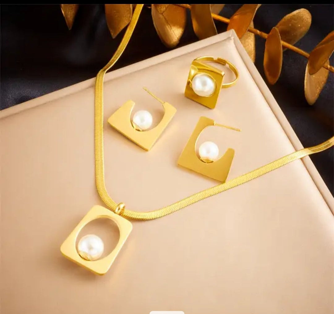 Parure Bijoux Dorée en Acier Inoxydable – Collier, Boucles d’Oreilles, Bracelet et Bague