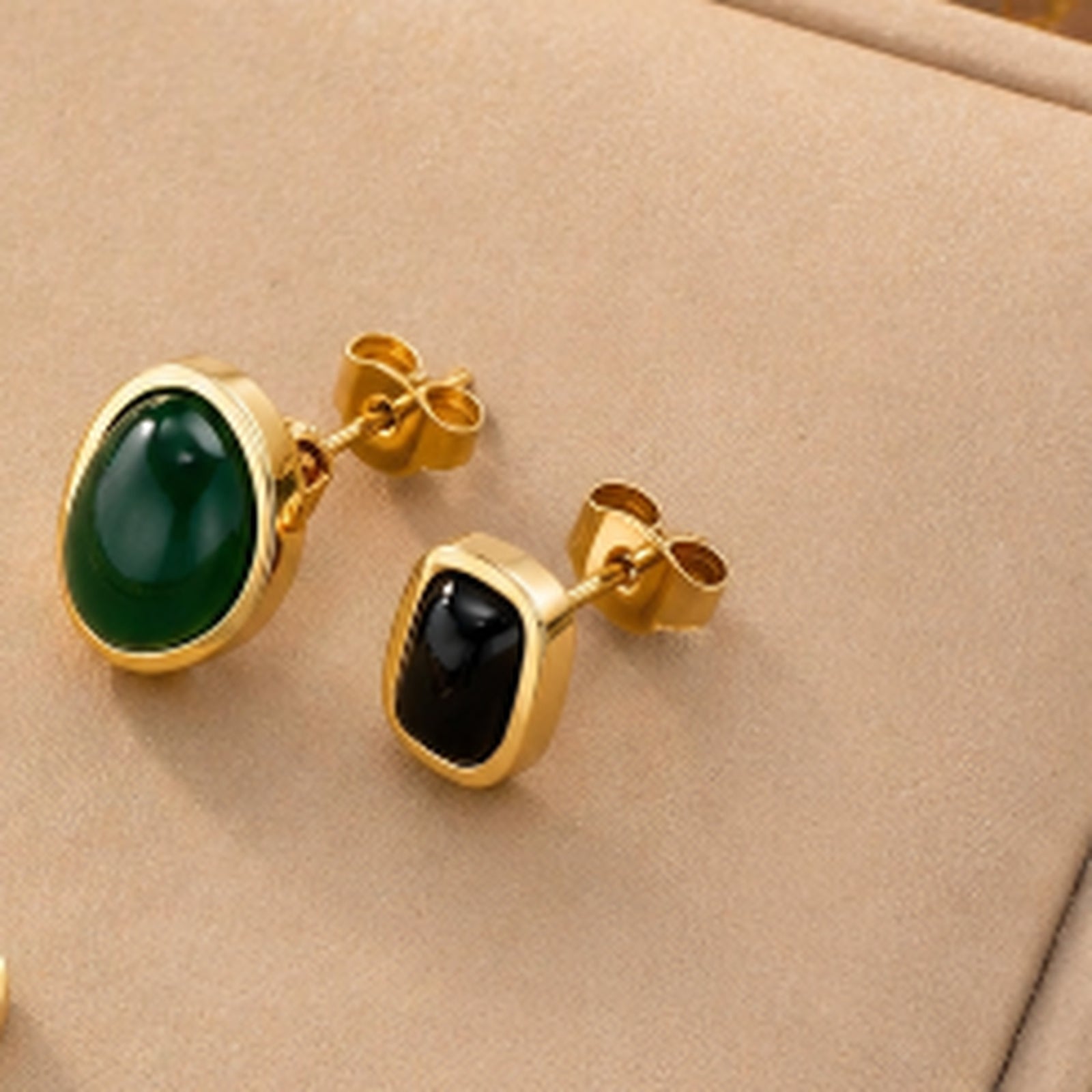 Parure Dorée Vert & Noir – Collier et Boucles d’Oreilles Élégantes