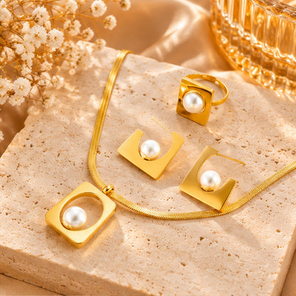 Parure Dorée à Perles Blanches – Collier, Boucles d’Oreilles et Bague Élégants