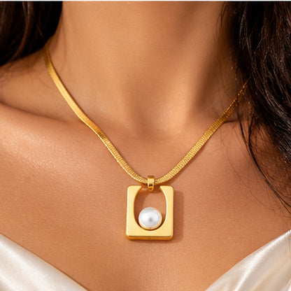 Parure Dorée à Perles Blanches – Collier, Boucles d’Oreilles et Bague Élégants
