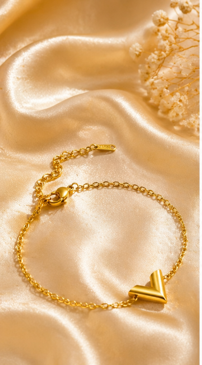 Parure V Dorée Élégance – Collier, Bracelet & Boucles d’Oreilles
