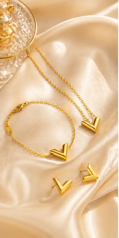 Parure V Dorée Élégance – Collier, Bracelet & Boucles d’Oreilles